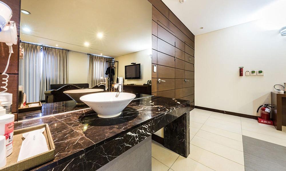 Yeongdeungpo Lifestyle F Hotel Seoul Exterior foto