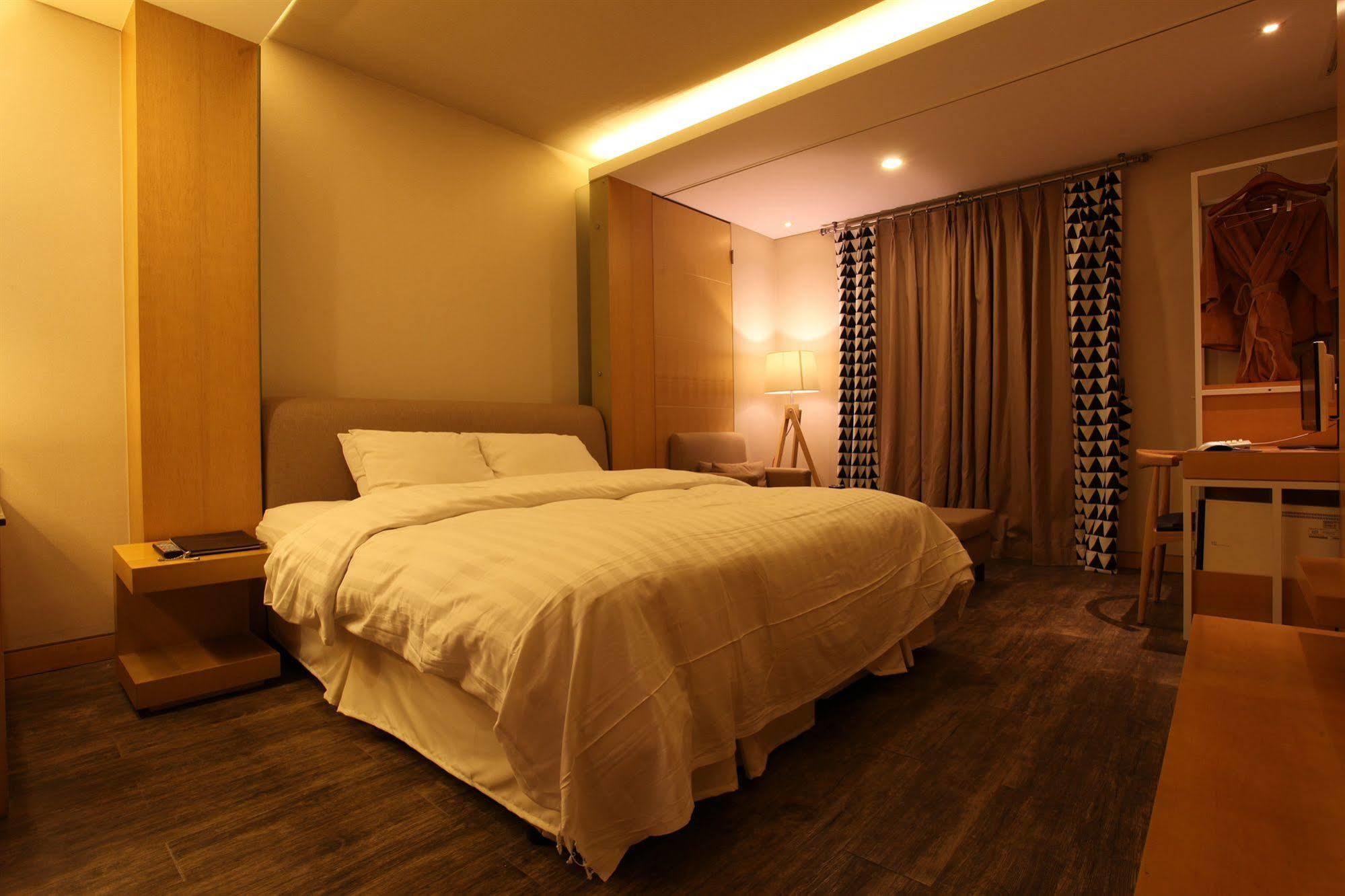 Yeongdeungpo Lifestyle F Hotel Seoul Exterior foto