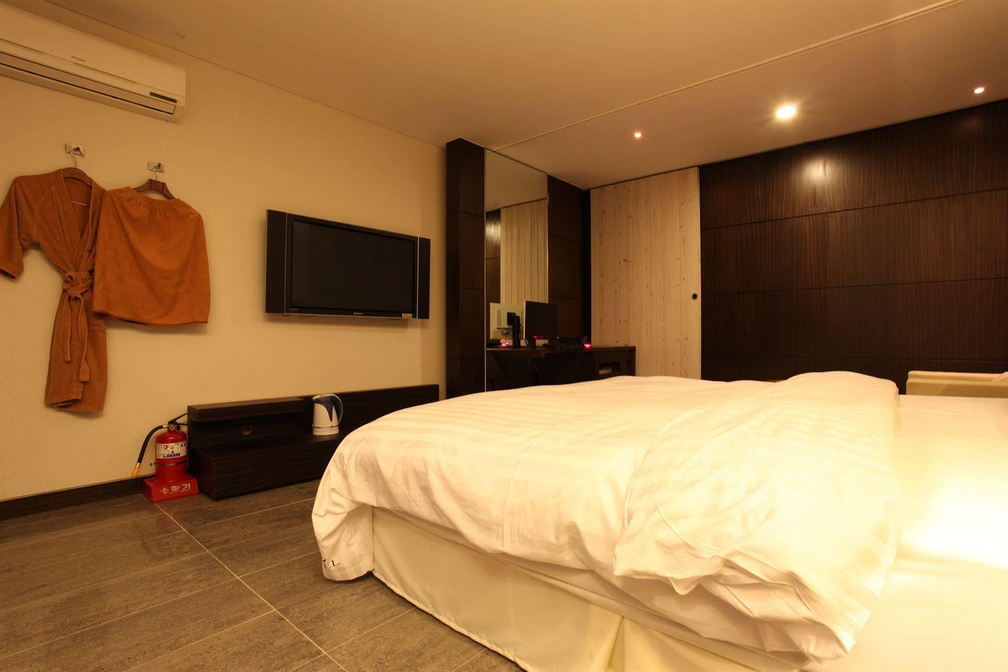 Yeongdeungpo Lifestyle F Hotel Seoul Exterior foto