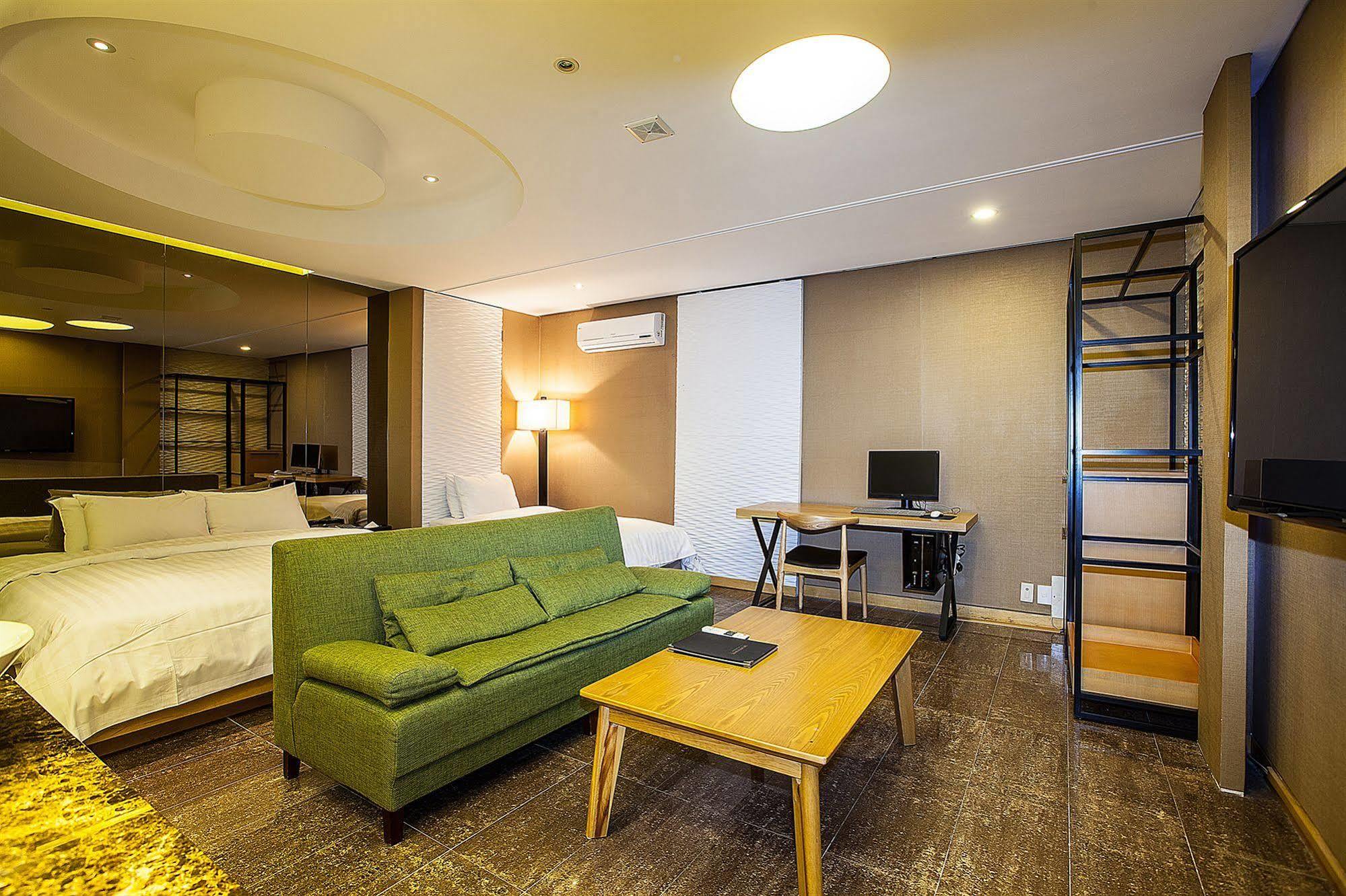 Yeongdeungpo Lifestyle F Hotel Seoul Exterior foto